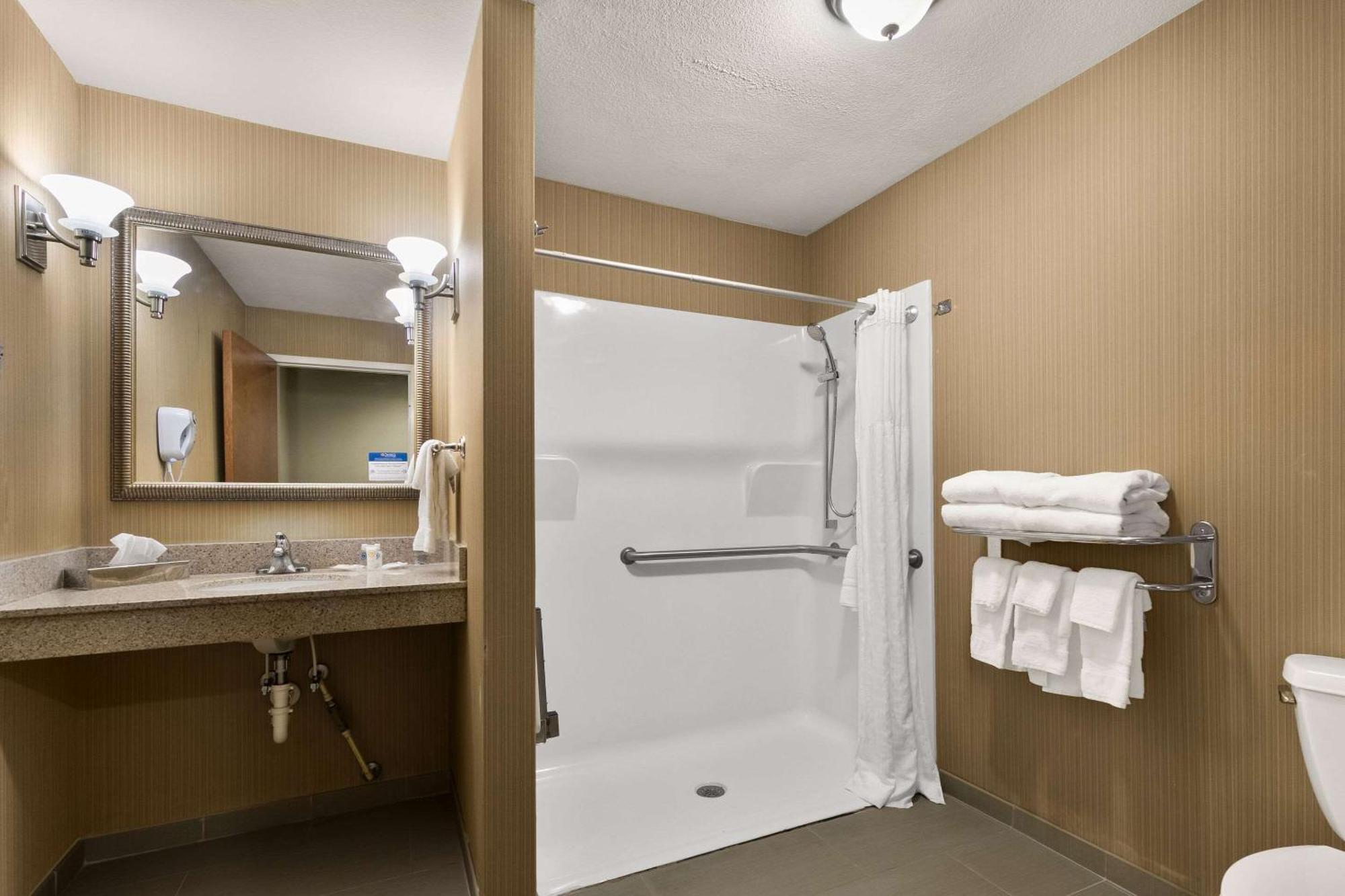 Comfort Suites Commerce Eksteriør bilde